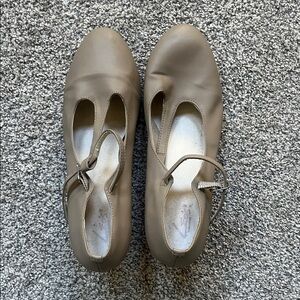 Leo’s 2.5in Women's Character Shoes